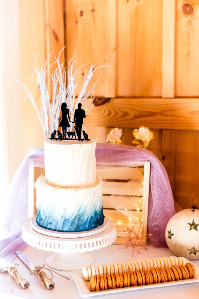 A modern wedding cake by Bijou's Sweet Treats