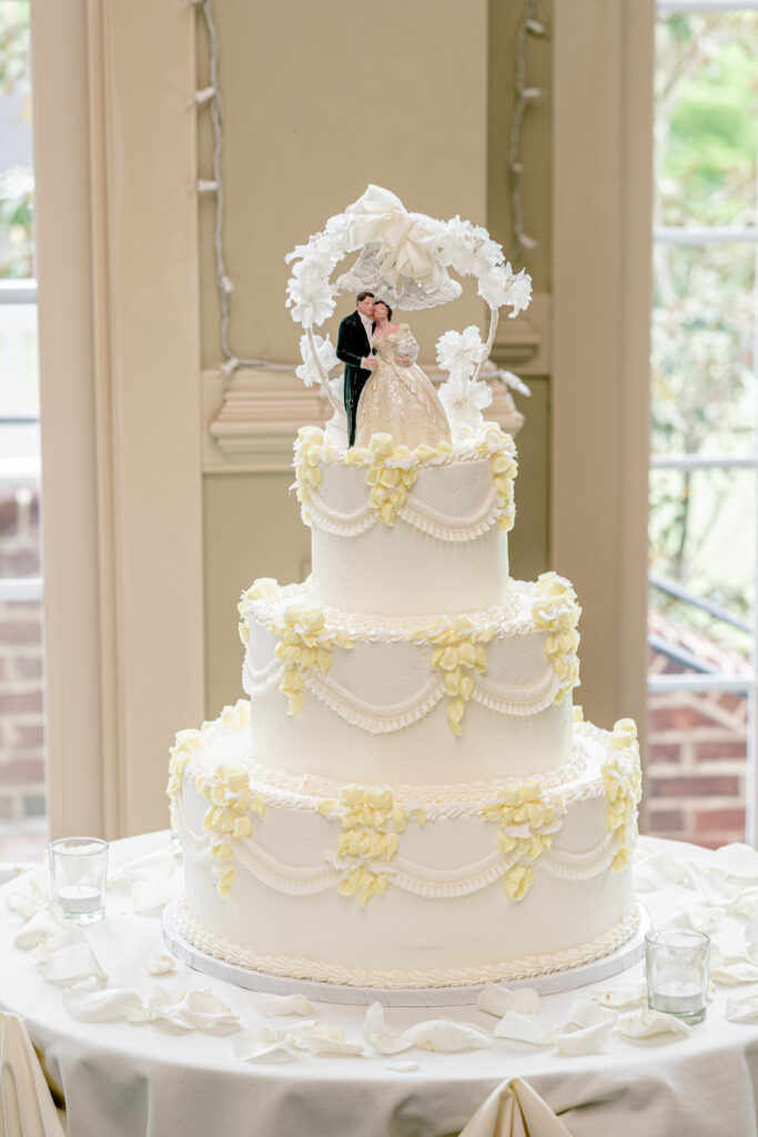 A vintage buttercream wedding cake by Heidelberg Bakery in Northern Virginia
