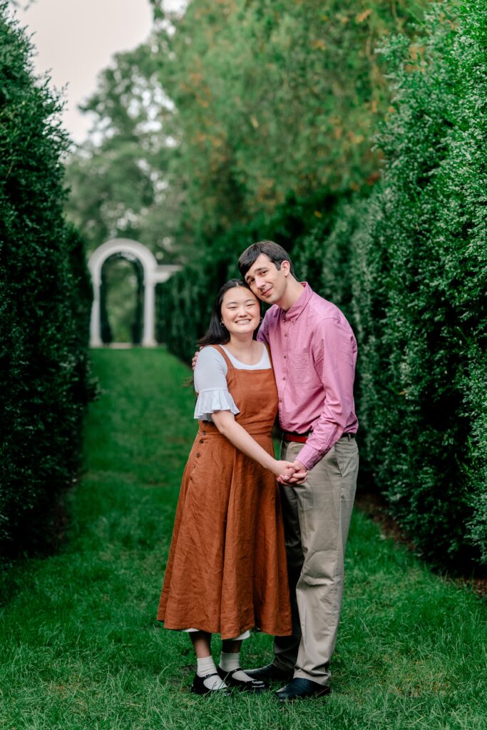 A couple posing for their fall engagement session at Oatlands Historic House and Gardens