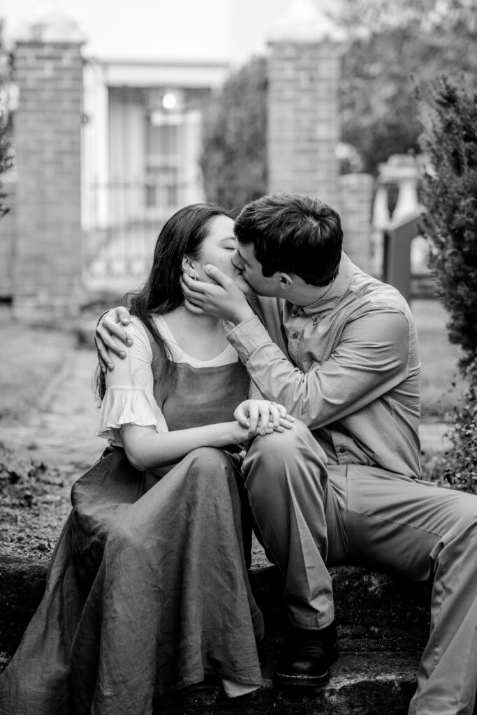 A couple posing for their fall engagement session at Oatlands Historic House and Gardens