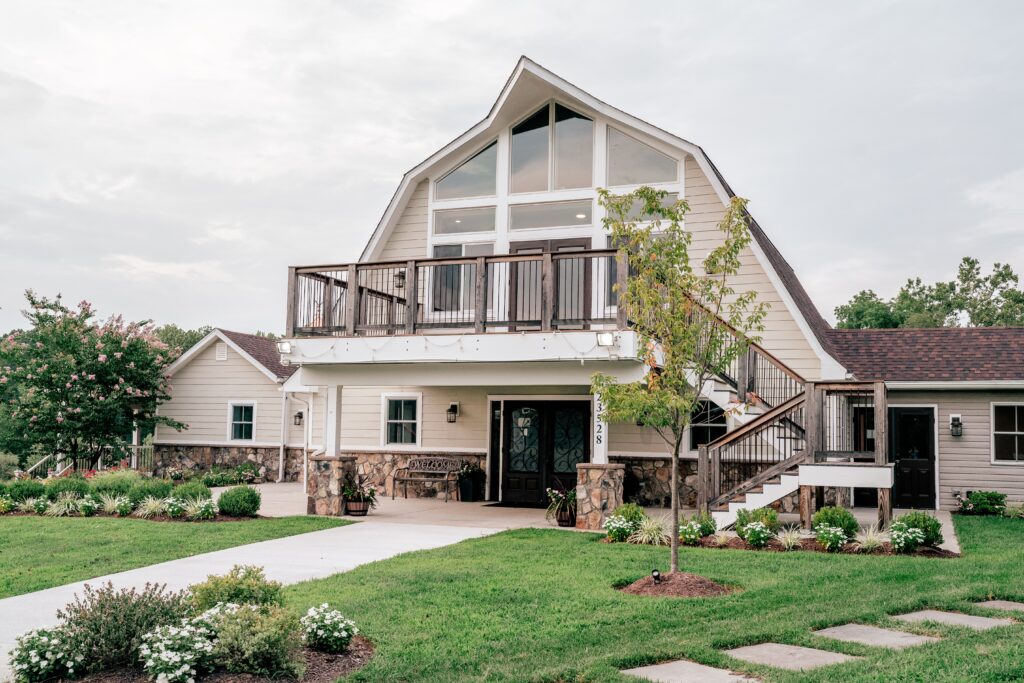 An exterior photo of Halcyon Watson, a modern barn wedding venue in Leesburg Virginia