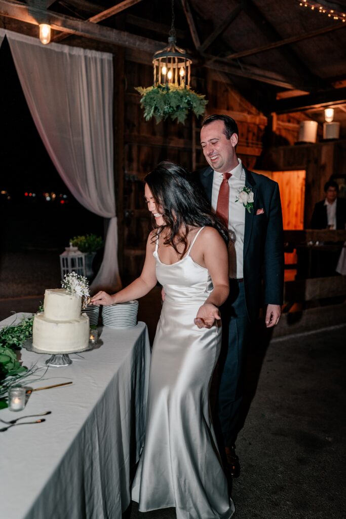 A bride and groom doing their cake cutting