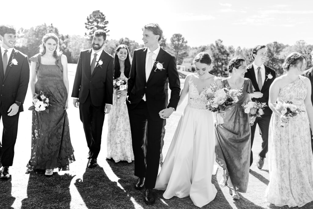 A wedding party walks together toward the Richmond wedding photographer